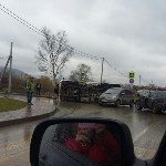 Автобус опрокинулся при столкновении с легковушкой в Южно-Сахалинске, Фото: 1