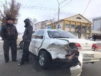 Три автомобиля не подлили дорогу в центре Южно-Сахалинска, Фото: 2