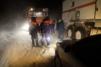 На Сахалине из снежного плена освободили автоколонну, Фото: 7
