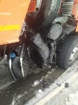 Водитель микроавтобуса попал в больницу после столкновения с дорожной техникой на Сахалине, Фото: 3
