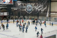 За автографами к хоккеистам «Сахалина» выстроилась очередь в 150 человек, Фото: 59
