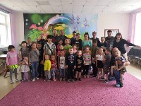 Благотворительную акцию для детей из макаровского "Огонька" провели "Ночные волки", Фото: 5