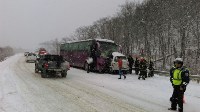 Три человека погибли при столкновении внедорожника и автобуса, везущего детей на соревнования, Фото: 11