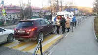 Nissan Murano сбил женщину на пешеходном переходе в Корсакове, Фото: 2