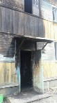Через окна пришлось эвакуироваться жильцам горящего дома в Южно-Сахалинске, Фото: 9