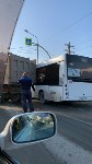 Грузовик и пассажирский автобус столкнулись в Южно-Сахалинске, Фото: 1