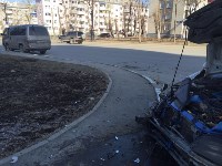 Легковушка и микроавтобус столкнулись в Южно-Сахалинске, Фото: 2