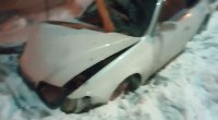 При столкновении Toyota Mark II со столбом в Охе пострадал пассажир иномарки, Фото: 2