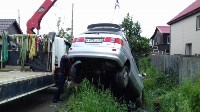 Пьяный водитель загнал минивэн в канаву в Южно-Сахалинске, Фото: 1