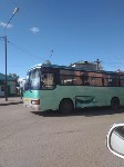 Suzuki Escudo врезался в пассажирский автобус в Поронайске, Фото: 1