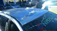 Снежная лавина обрушилась на автомобиль в районе ТЦ "Северный", Фото: 2