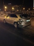 В Южно-Сахалинске микроавтобус врезался в три автомобиля и скрылся с места ДТП, Фото: 2