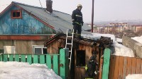 Частный дом тушат пожарные в Южно-Сахалинске, Фото: 1