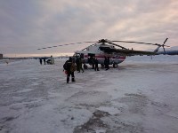 Магаданские спасатели эвакуировали больного с сахалинского корабля, Фото: 3
