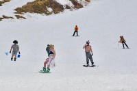 Полсотни сахалинцев разделись, чтобы спуститься на лыжах и сноубордах с «Горного воздуха», Фото: 75