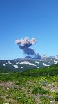 Вулкан на Курилах устроил "фейерверк" для туристов и местных жителей, Фото: 2