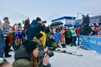 Полсотни сахалинцев разделись, чтобы спуститься на лыжах и сноубордах с «Горного воздуха», Фото: 5