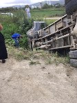 В Южно-Сахалинске при столкновении грузовиков один из них опрокинулся, Фото: 3