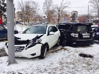 Renault Koleos и Nissan Patrol столкнулись в центре Южно-Сахалинска, Фото: 1