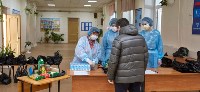Продукты, маски и перчатки стали выдавать в школах Южно-Сахалинска, Фото: 5