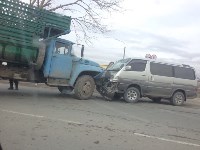 ЗИЛ и микроавтобус столкнулись в Южно-Сахалинске, Фото: 5