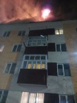 Жильцов четырехэтажки в Углегорске эвакуируют - горит крыша жилого многоквартирного дома, Фото: 3