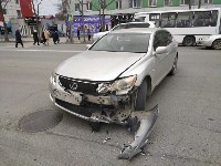 Седан снёс дорожное ограждение в результате ДТП в Южно-Сахалинске, Фото: 10