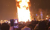 Новогодняя ель сгорела на площади Ленина в Южно-Сахалинске , Фото: 5