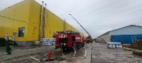Экстренные службы стянулись к магазину в Южно-Сахалинске, Фото: 1