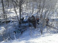 Девушка оказалась зажата в вылетевшем в кювет автомобиле в пригороде Южно-Сахалинска, Фото: 2