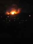 Жильцов четырехэтажки в Углегорске эвакуируют - горит крыша жилого многоквартирного дома, Фото: 2