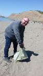 Томаринские добровольцы очистили берег от мусора отдыхающих, Фото: 3