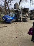 Самосвал рухнул на универсал в Корсаковском районе, Фото: 2