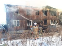 Двухэтажный дом горит в Смирных, Фото: 3