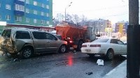 Две легковушки и грузовик столкнулись рано утром в центре Южно-Сахалинска, Фото: 3
