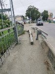 Очевидец: упавший в Южно-Сахалинске столб пролежал на тротуаре две недели, Фото: 2