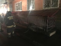 Ночью пожарные тушили подвал многоэтажки в Южно-Сахалинске , Фото: 10