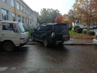 "Прямо автохамы": припаркованный на тротуаре внедорожник возмутил южносахалинцев, Фото: 1