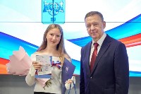 В День России мэр Южно-Сахалинска вручил паспорта юным горожанам, Фото: 4