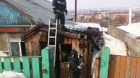 Частный дом тушат пожарные в Южно-Сахалинске, Фото: 2