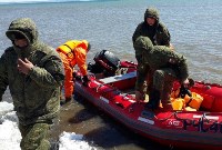 Четверых военнослужащих унесло на льдине на юге Сахалина, Фото: 3
