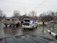 Две "Тойоты" столкнулись в Южно-Сахалинске, Фото: 2
