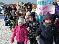 Мамы детсадовцев устроили хоккейную битву на главной площади Томари, Фото: 9