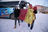 Хоккеисты «Сахалина» подарили подарки воспитанникам троицкого детского дома, Фото: 5