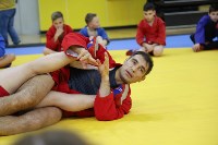 Чемпион мира по самбо Раис Рахматуллин показал свои "коронные" приёмы сахалинским детям, Фото: 13