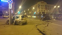 Кроссовер и автомобиль пиццерии столкнулись на площади Ленина в Южно-Сахалинске, Фото: 4