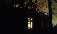 Дом вспыхнул ночью в Южно-Сахалинске, Фото: 2