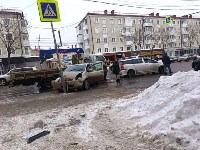 Фары вылетели: хэтчбек влетел в столб в результате ДТП в Южно-Сахалинске: Фото 2 Фары вылетели: хэтчбек влетел в столб в результате ДТП в Южно-Сахалинске, Фото: 2