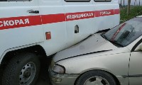 Toyota Carina и "скорая помощь" столкнулись в Южно-Сахалинске, Фото: 3