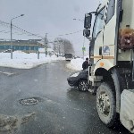 Очевидцев столкновения самосвала и универсала ищут в Южно-Сахалинске, Фото: 7
